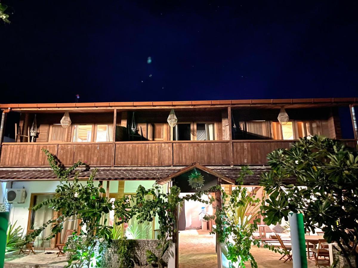 Iru Maldives Hotell Thulusdhoo Exteriör bild