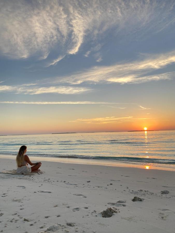 Iru Maldives Hotell Thulusdhoo Exteriör bild