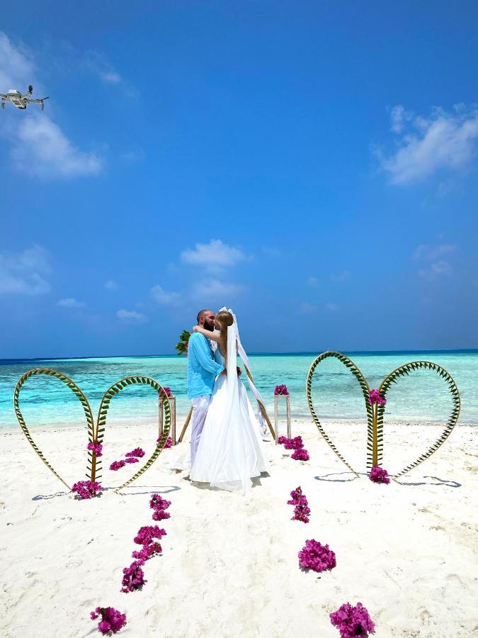Iru Maldives Hotell Thulusdhoo Exteriör bild