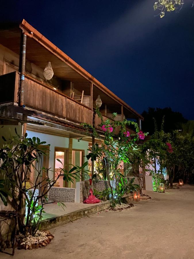 Iru Maldives Hotell Thulusdhoo Exteriör bild