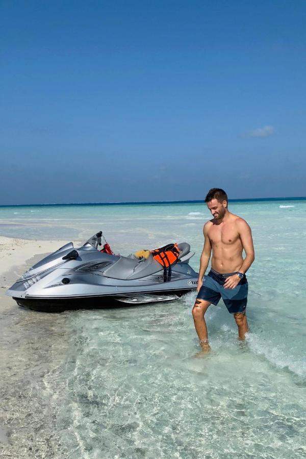 Iru Maldives Hotell Thulusdhoo Exteriör bild