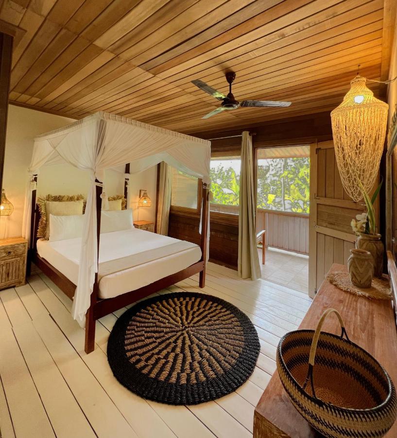 Iru Maldives Hotell Thulusdhoo Exteriör bild