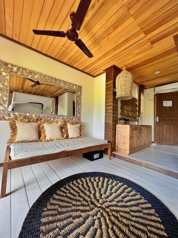 Iru Maldives Hotell Thulusdhoo Exteriör bild