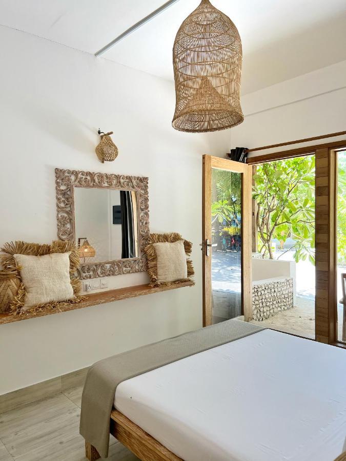 Iru Maldives Hotell Thulusdhoo Exteriör bild