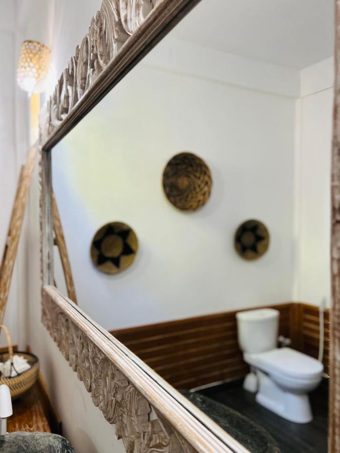 Iru Maldives Hotell Thulusdhoo Exteriör bild