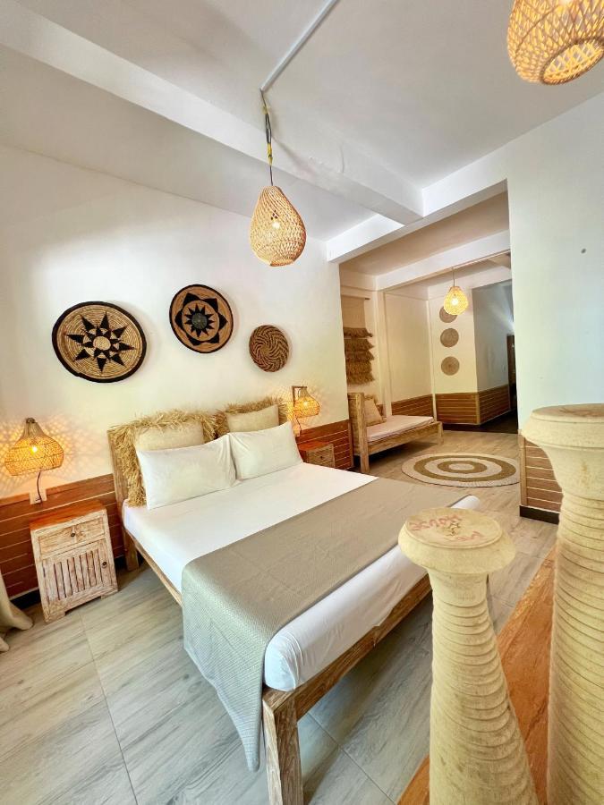 Iru Maldives Hotell Thulusdhoo Exteriör bild