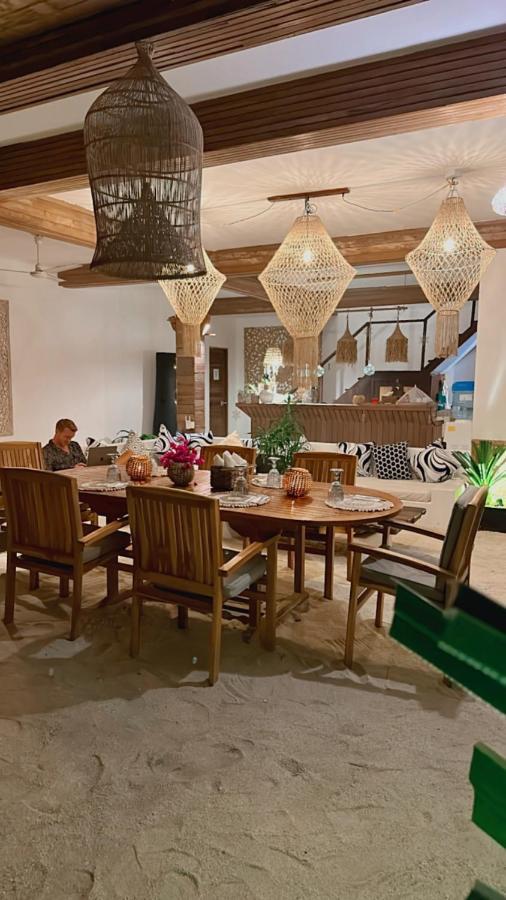 Iru Maldives Hotell Thulusdhoo Exteriör bild