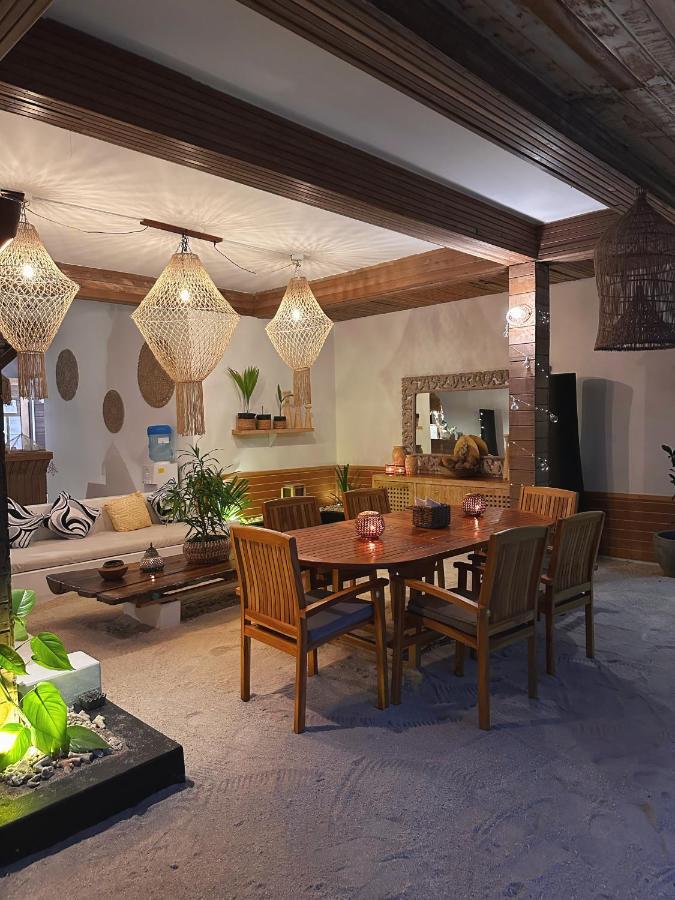 Iru Maldives Hotell Thulusdhoo Exteriör bild